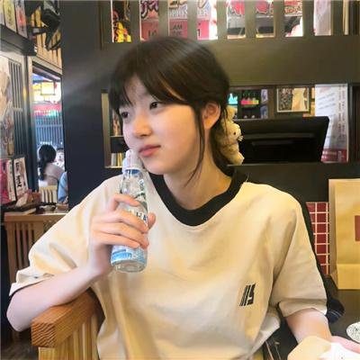 村里来了个直播女神